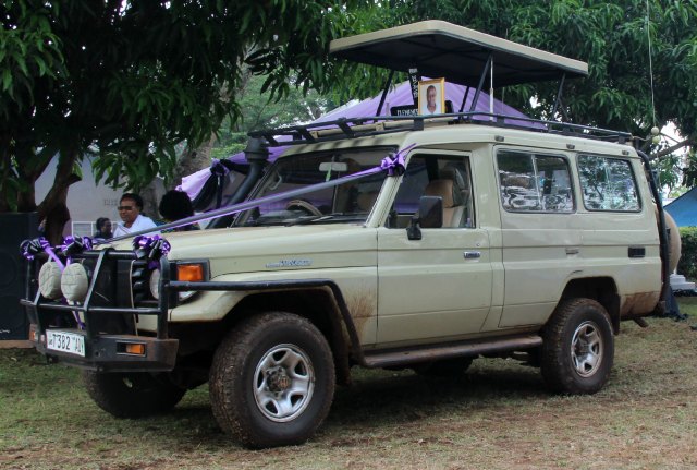 In the absence of hearses, a Land Cruiser, minibus or pick-up truck is used to transport the deceased to the burial site.